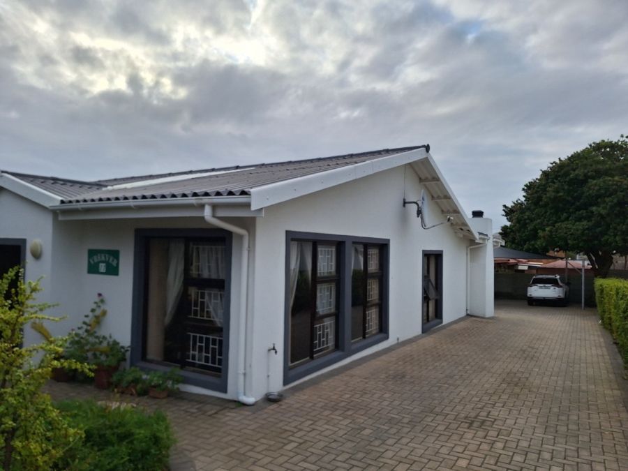 6 Bedroom Property for Sale in Bayview Western Cape
